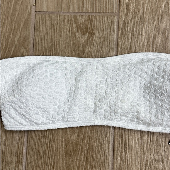 Cupshe White Textured Bandeau Bikini Top NWT - Picture 2 of 6